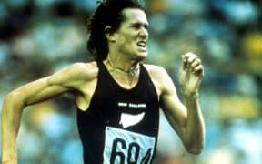 John Walker running the 1500m at the 1976 Montreal Olympics.
