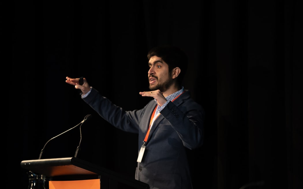 Felipe Kuncar presenting his work at last year’s QuakeCoRE Annual Meeting.