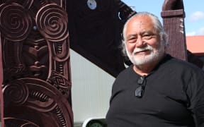 Ceremacist and Uku artist, Wi Taepa at Whareroa marae, Tauranga.