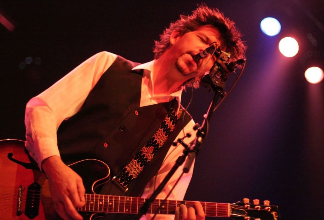 Sparklehorse, and US indie rock band led by the singer and multi-instrumentalist Mark Linkous.