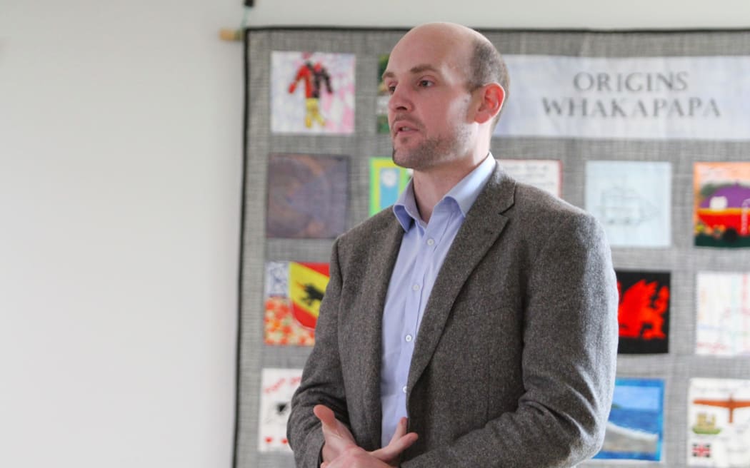 Independent candidate Patrick Phelps said, if elected, he would only be beholden the region, rather than trying to balance local and party interests.
