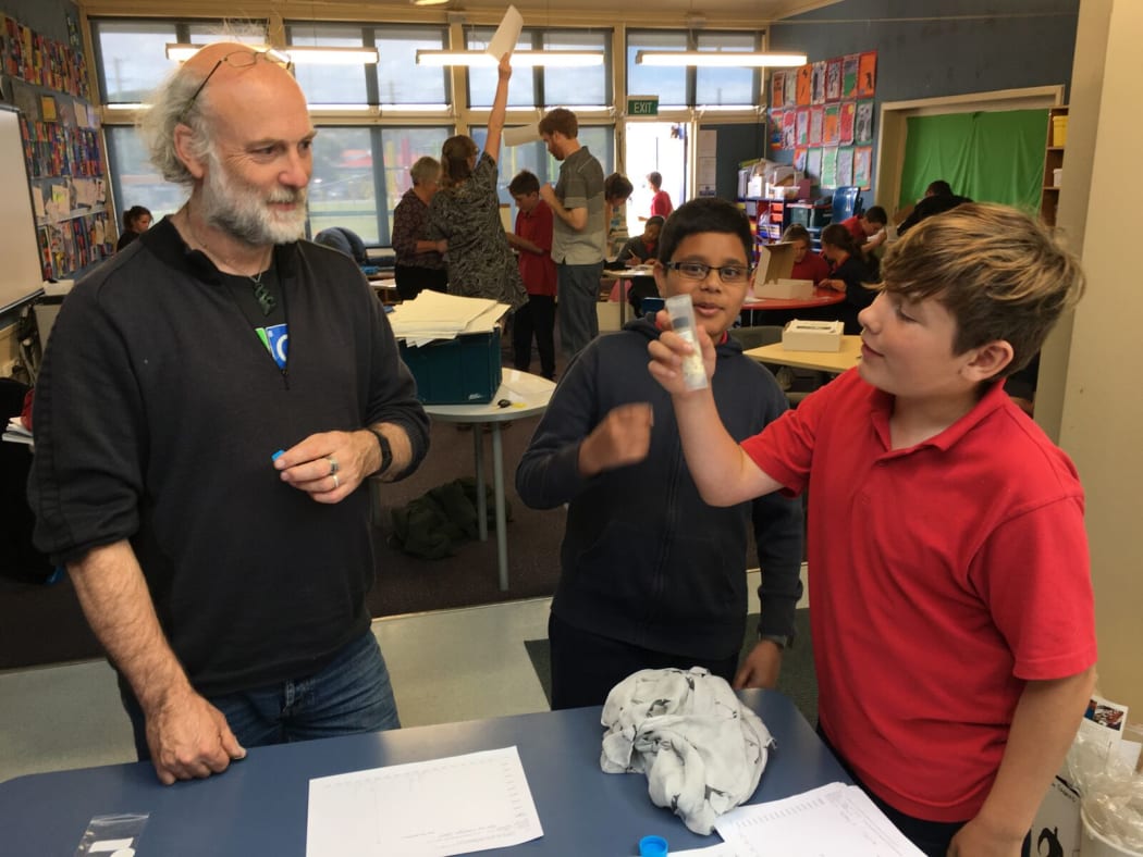 Students at Musselburgh School in Dunedin undergoing research with Dr David Warren.