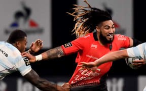 Toulon's Ma'a Nonu is tackled by Racing 92's Virimi Vakatawa during the French Top14 rugby union match Racing 92 vs RC Toulon on April 8, 2018 in Paris