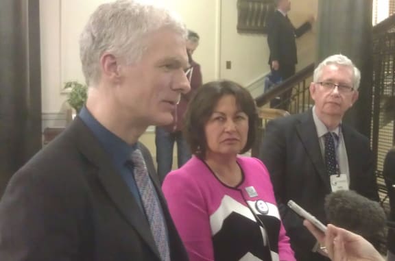 Andreas Schleicher answers questions during the summit. Beside him are Education Minister Hekia Parata and Education International senior consultant, John Bangs.