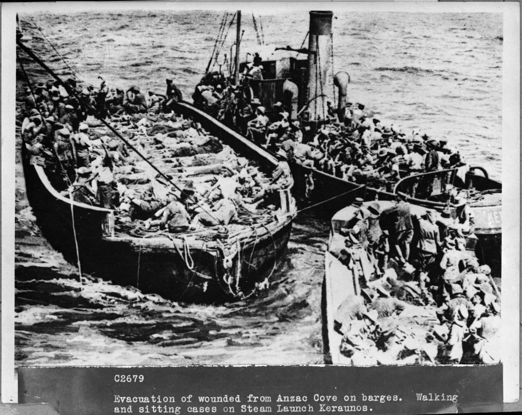 Evacuation of the wounded from ANZAC Cove in Gallipoli by boat.