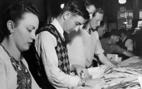Wellington Post Office employees sorting mail, 1948.