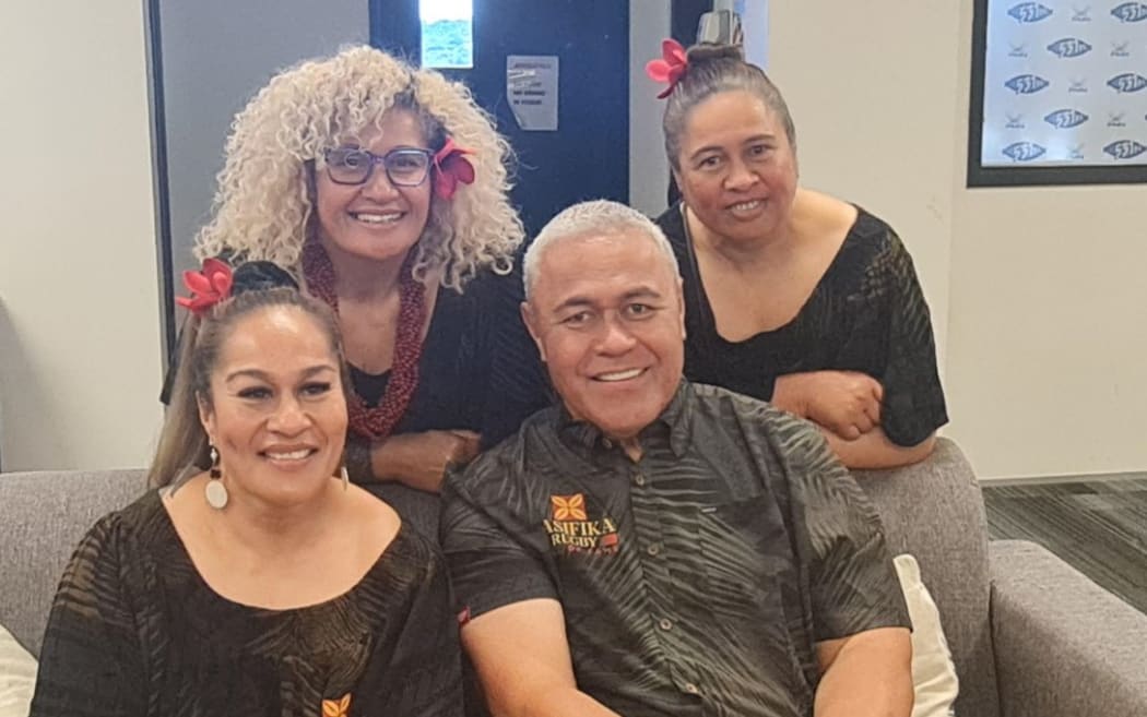 Left to right from the back:  Ta'ala Cynthia Timaloa,  Adrienne Leaoasavai'i, Seiuli Fioao'o Fa'amausili and Seiuli Jesse Sapolu