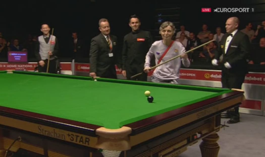 Snooker fan lines up her shot