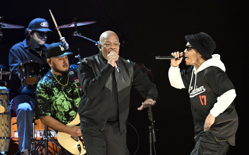 INGLEWOOD, CALIFORNIA - JANUARY 30: (L-R) Dr. Dre and Anderson .Paak perform onstage during the FIREAID Benefit Concert for California Fire Relief at The Kia Forum on January 30, 2025 in Inglewood, California.   Scott Dudelson/Getty Images for FIREAID/AFP (Photo by Scott Dudelson / GETTY IMAGES NORTH AMERICA / Getty Images via AFP)