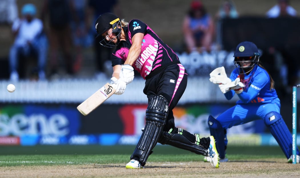 Sophie Devine batting.
New Zealand White Ferns v India. Women's Twenty20 International cricket. 3rd T20. Seddon Park, Hamilton, New Zealand. Sunday 10 February 2019.  © Copyright photo: Andrew Cornaga / www.photosport.nz