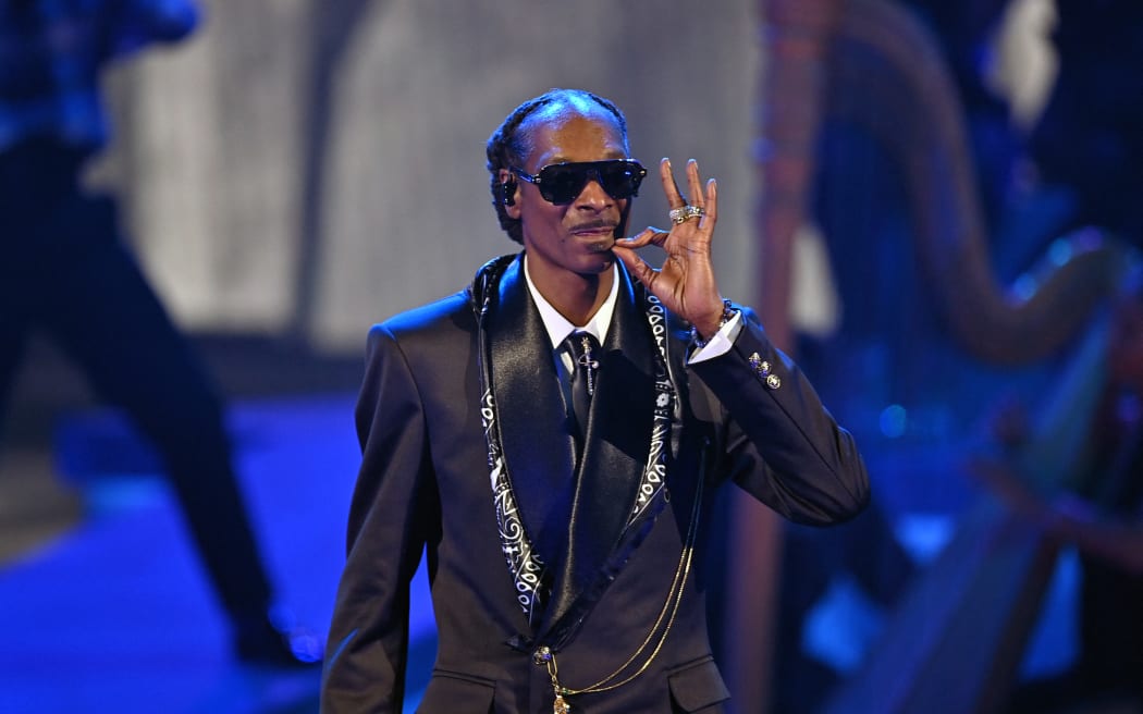 LOS ANGELES, CALIFORNIA - JUNE 09: Snoop Dogg performs onstage during the 2025 BET Awards at Peacock Theater on June 09, 2025 in Los Angeles, California.   Paras Griffin/Getty Images for BET/AFP (Photo by Paras Griffin / GETTY IMAGES NORTH AMERICA / Getty Images via AFP)