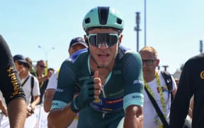 Lidl - Trek team's Italian rider Jonathan Milan wearing the best sprinter's green jersey celebrates after winning the 8th stage of the 112th edition of the Tour de France cycling race, 171.4 km between Saint-Meen-le-Grand and Laval Espace Mayenne, western France, on July 12, 2025. (Photo by SARAH MEYSSONNIER / POOL / AFP)
