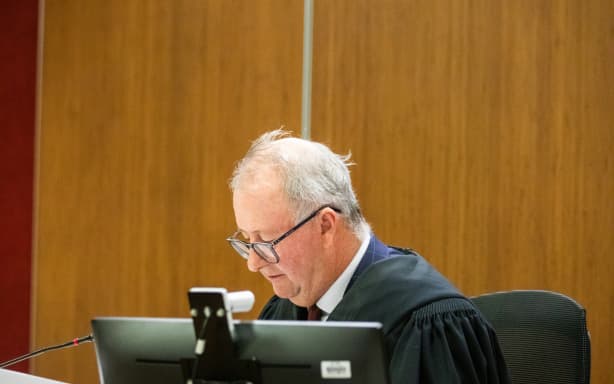 Former political figure who abused teens loses name suppression | RNZ