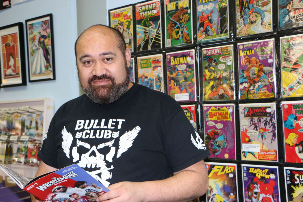 Comic book illustrator Michel Mulipola at Arkham City Comics.