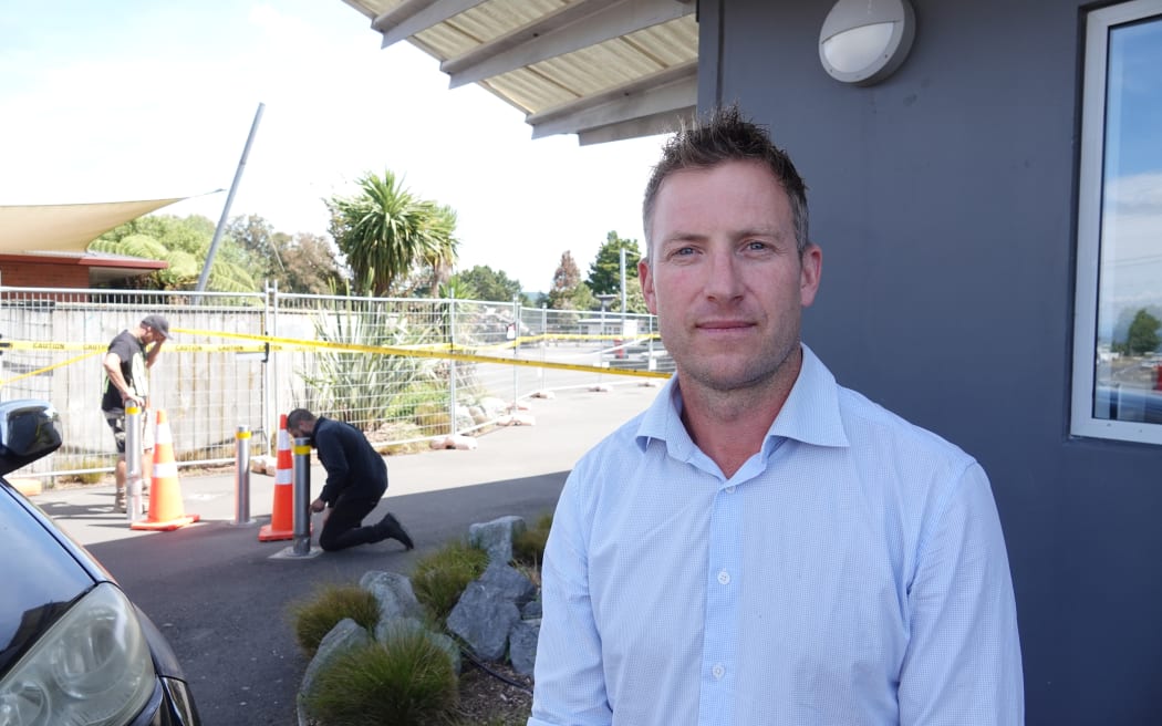 Principal Ben Claxton says students will continue to learn online into next week.