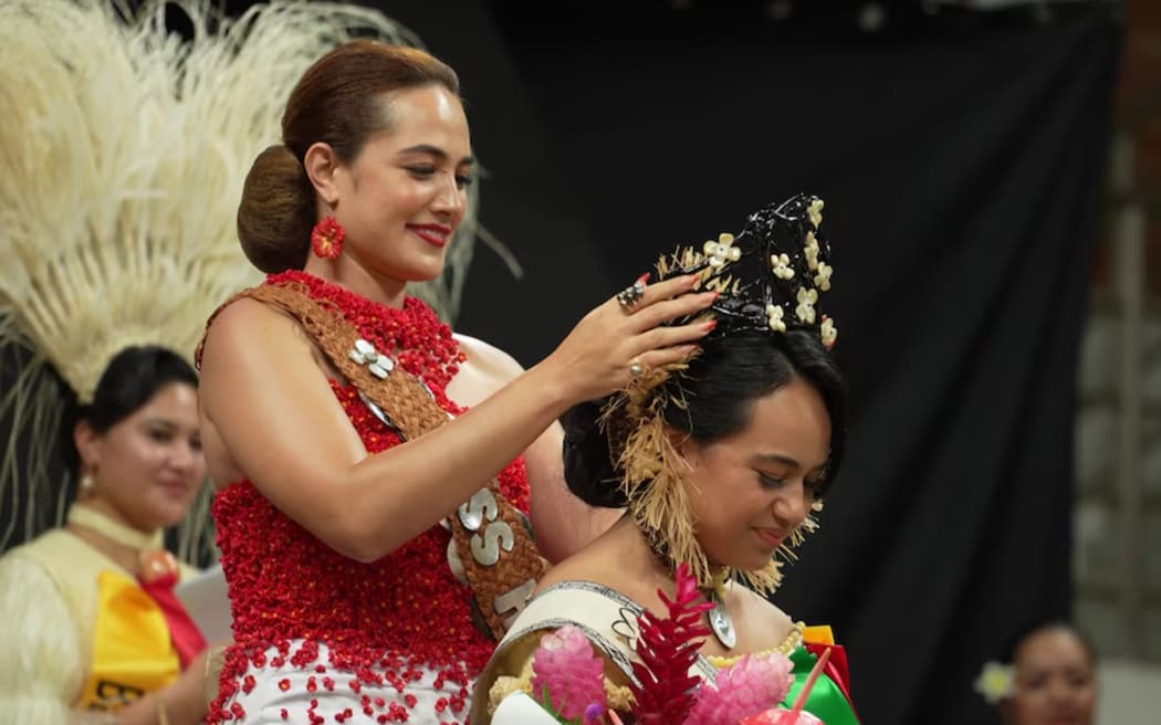 Racheal Guttenbeil, pictured crowning the new Miss Heilala, Siosi'ana Taumoepeau, says online abuse took a toll on her mental health. (Supplied: Joshua Savieti)
