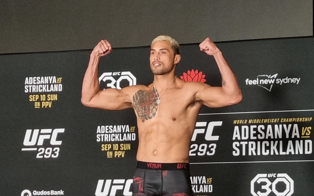 Carlos Ulberg weighs in for UFC 293 in Sydney