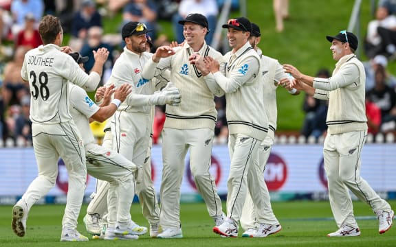 The Black Caps celebrate Michael Bracewell's catch to dismiss England's Ben Duckett.