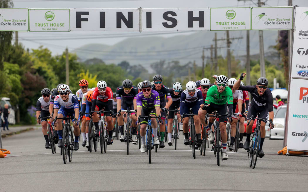 Kiaan Watts wins stage two of the 2023 NZ Cycle Classic.