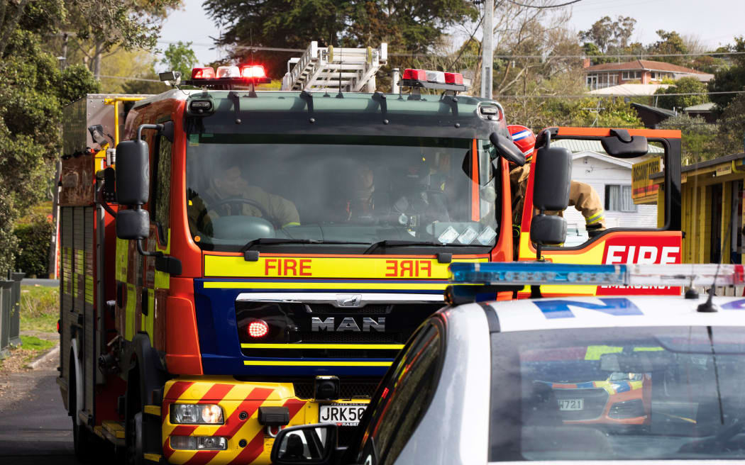 Man barricades himself in a shop and lies about having a firearm