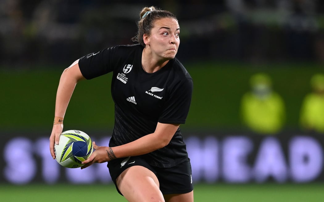 Black Ferns back Renee Holmes.