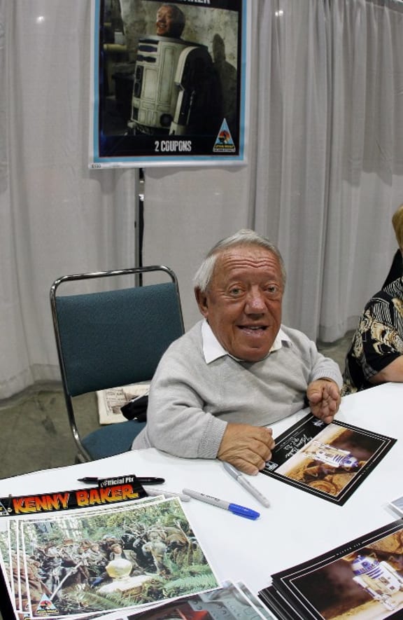 Kenny Baker signs autographs during the opening day of "Star Wars Celebration IV" in Los Angeles in 2007.