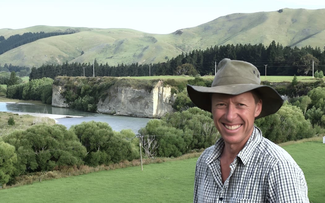 Planting willow and poplar poles in north Canterbury