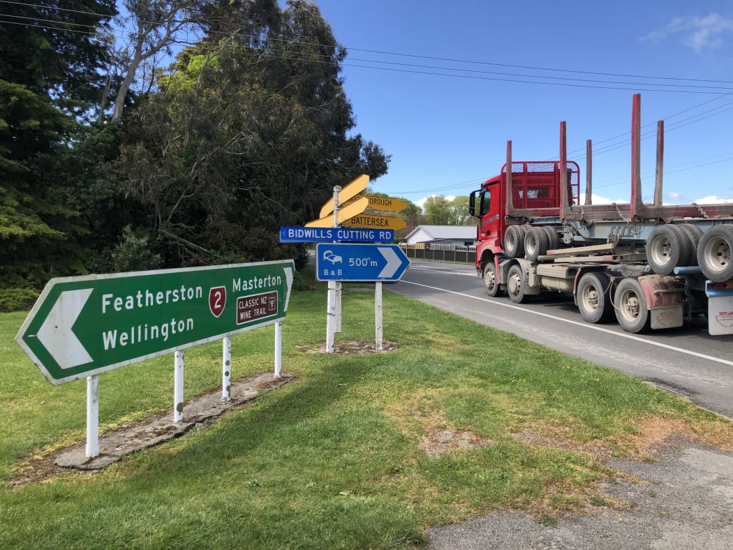 State Highway 2, which rolls through the centres of Featherston, Greytown, Carterton, and Masterton, is the main arterial route to and from Wellington.