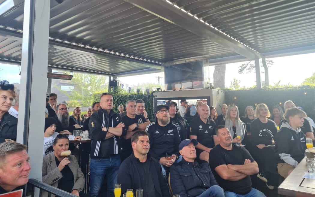 Cantabrian All Blacks fans are on edge at No. 4 restaurant and bar as the Rugby World Cup final enters its final stanzas.