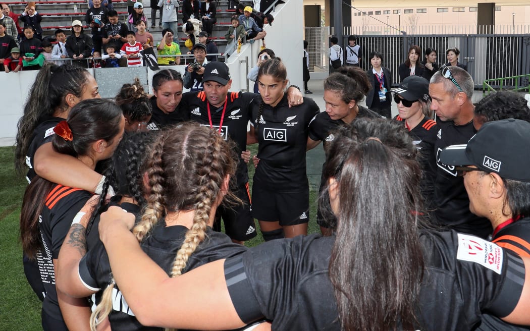 NZ coach Cory Martin Sweeney talks to the team in a huddle after 5th place play off against Australia, HSBC World Rugby Women's Sevens Series 2019 - Kitakyushu, at Mikuni World Stadium, Kitakyushu, Japan, 21 April 2019 © Copyright Photo: Kenji Demura / www.photosport.nz