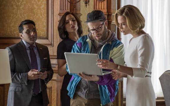 Tom (RAVI PATEL), Maggie (JUNE DIANE RAPHAEL), Fred Flarsky (SETH ROGEN), and Charlotte Fields (CHARLIZE THERON) in LONG SHOT. Photo Credit: Philippe Boss ©.