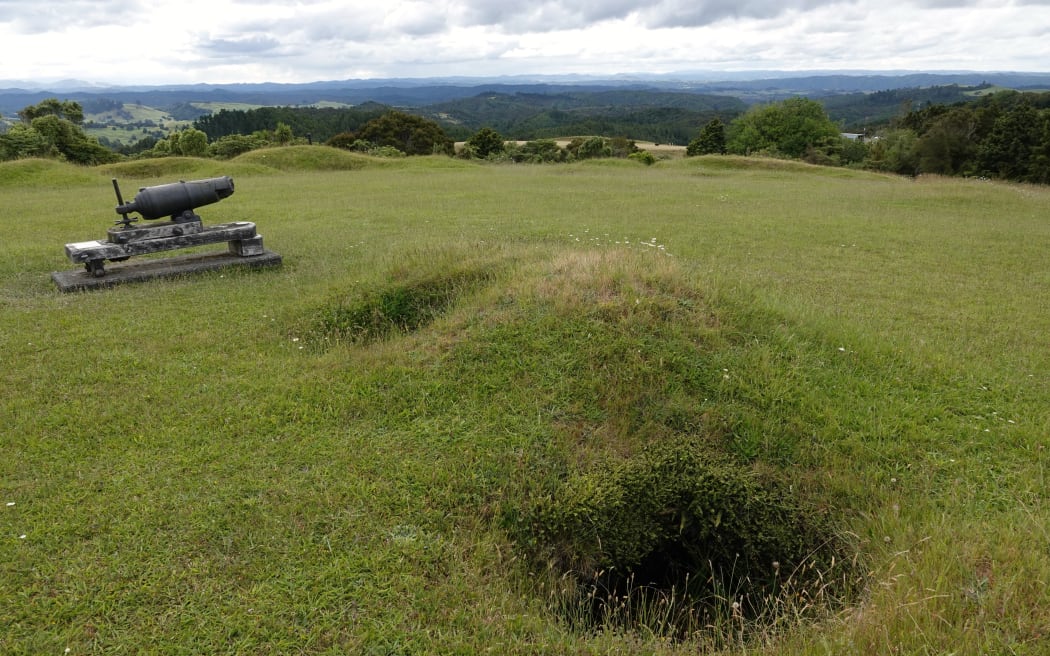 Entrances to the tunnels and bunkers that gave the pā its name – “the bats’ nest” – are still visible today.