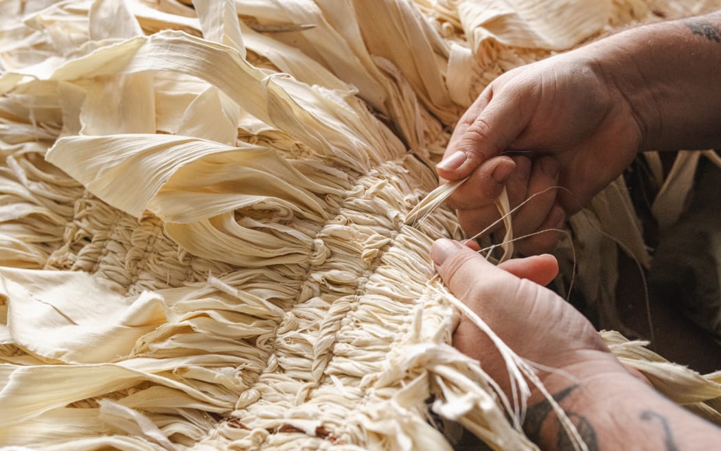 Weaving Tīkumu.