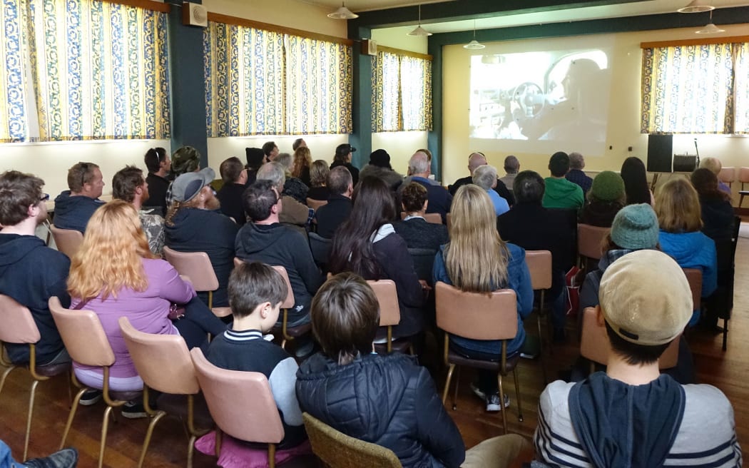 Around 120 people attended a meeting in New Plymouth organised by anti-1080 activists.