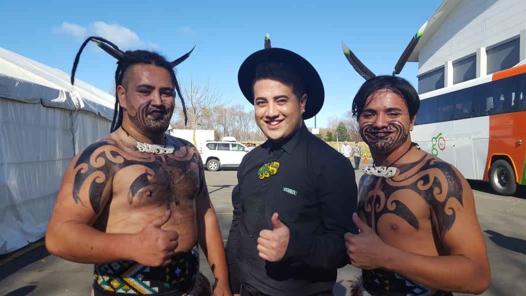 Students from Ngā Puna o Waiorea with their tutor, Pere Wihongi