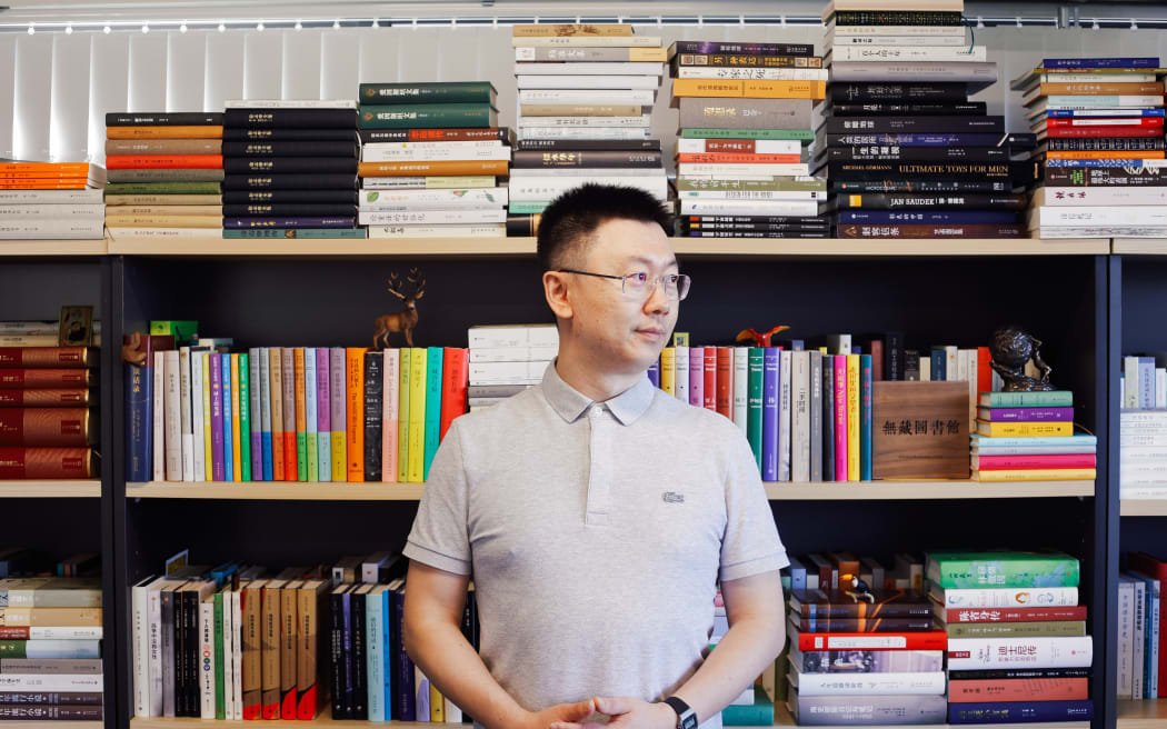 Owner of the Priceless Readership Library Jingyao Tang.