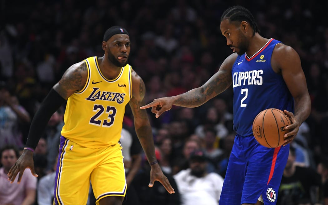 Lebron James (L) of the Los Angeles Lakers and Kawhi Leonard of the Los Angeles Clippers in the LA derby on opening night of the 2019/20 NBA season.