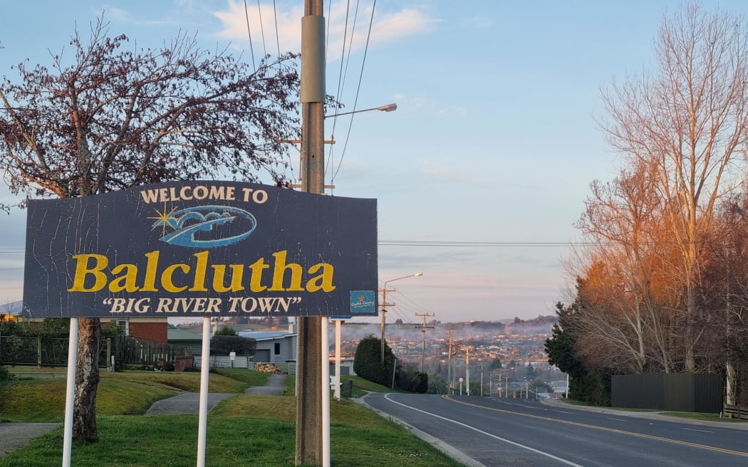 Balclutha sign.