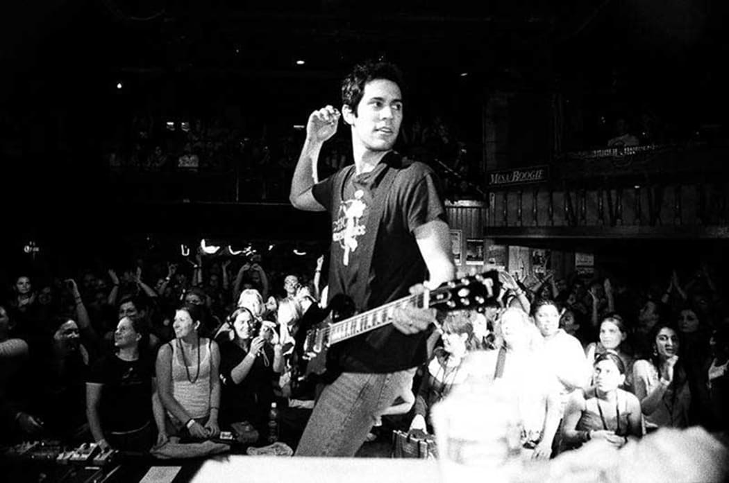 Ryan Dusick performs with Maroon 5