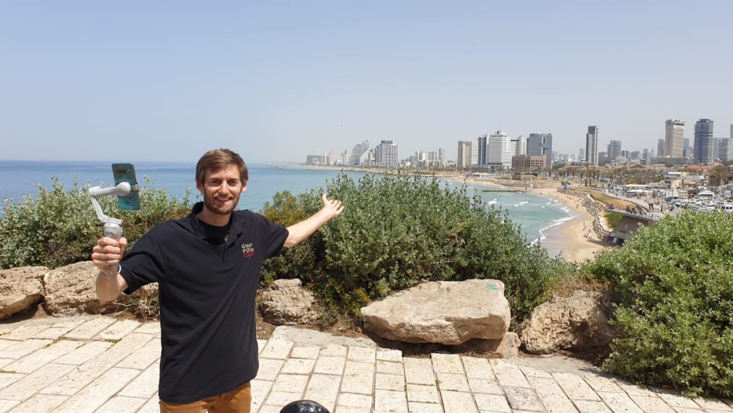 Cantabrian Alex Jones lives and works in Tel Aviv.
