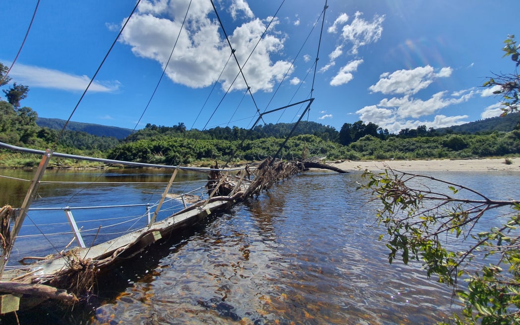 Engineers have found the 147-metre long flood-damaged Heaphy Bridge on the Heaphy Track, cannot be repaired.