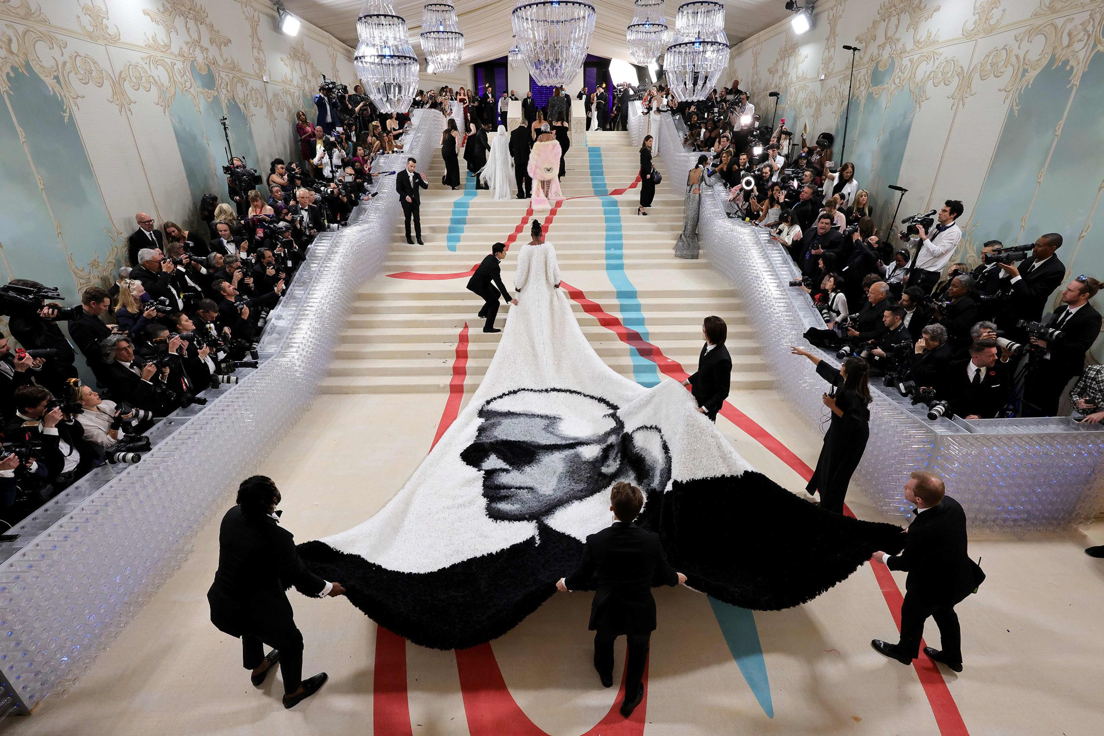 Bezos as Met Gala Honorary Chair Sparks Boycotts and Debate Over Fashion's Ties to Billionaire Power — image 4