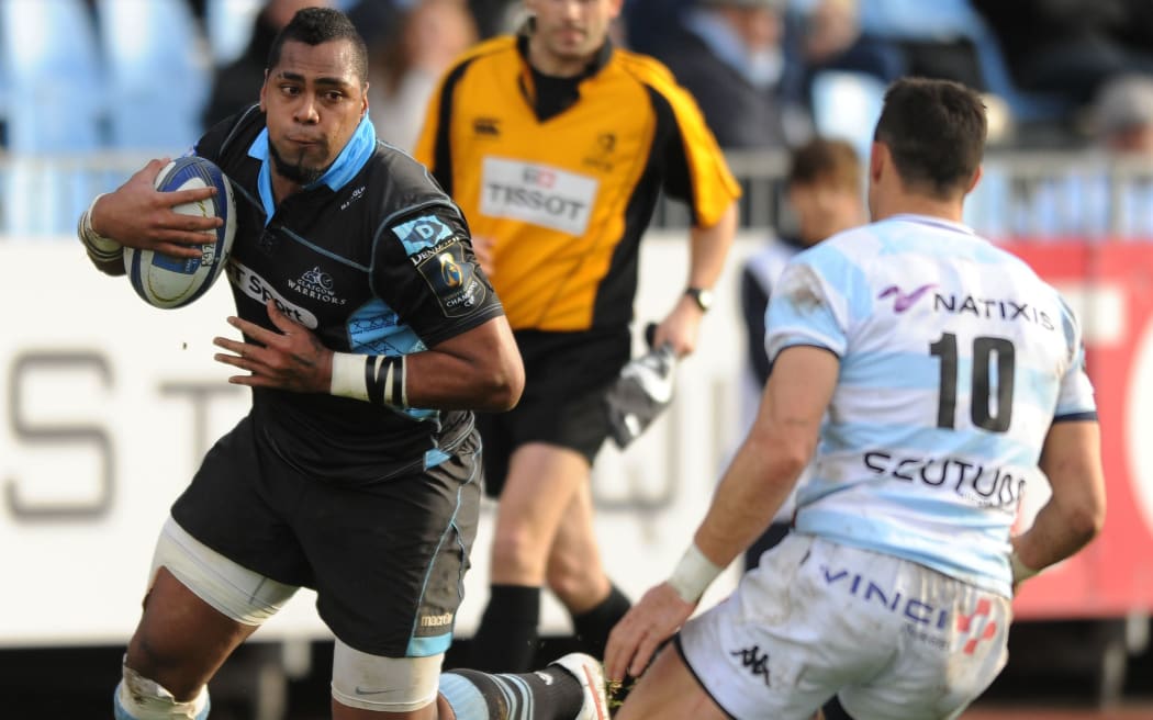 Fiji-born winger Taqele Naiyaravoro sizes up Dan Carter while playing for Glasgow.
