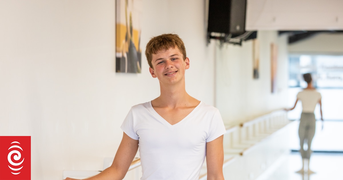 Champion swimmer Hamish Giddens poised to leap into the world of dance - Vimarsana News