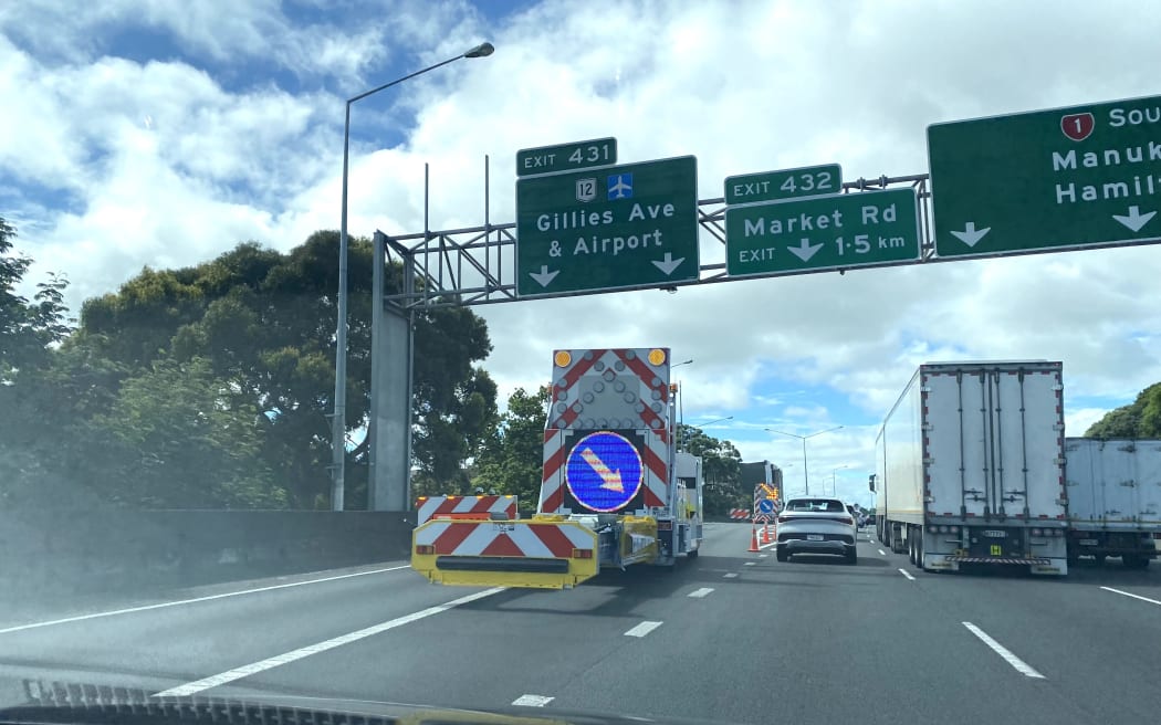 Southbound lanes on Gillies Ave were closed following a crash, 16 November 2022.