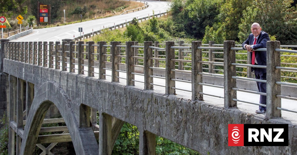 Edith Cavell Bridge to stay closed after Milford Sound quakes
