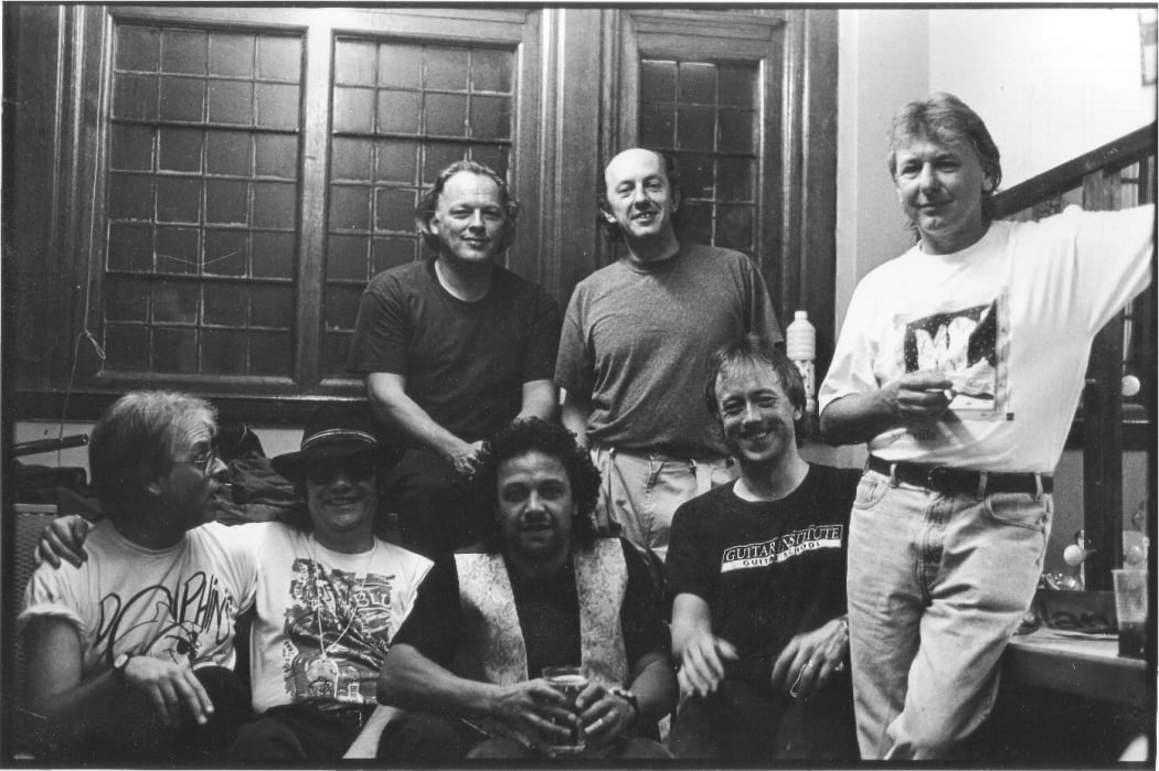 Barry Venn and the Dolphins: Robin Lumley (Peter Gabriel/Brand X), Barry Venn, David Gilmour (Pink Floyd), Steve Simpson (Streetwalkers), Willie Wilson (Sutherland Brothers /Floyd), Rob Burns, Mick Ralphs (Bad Company).