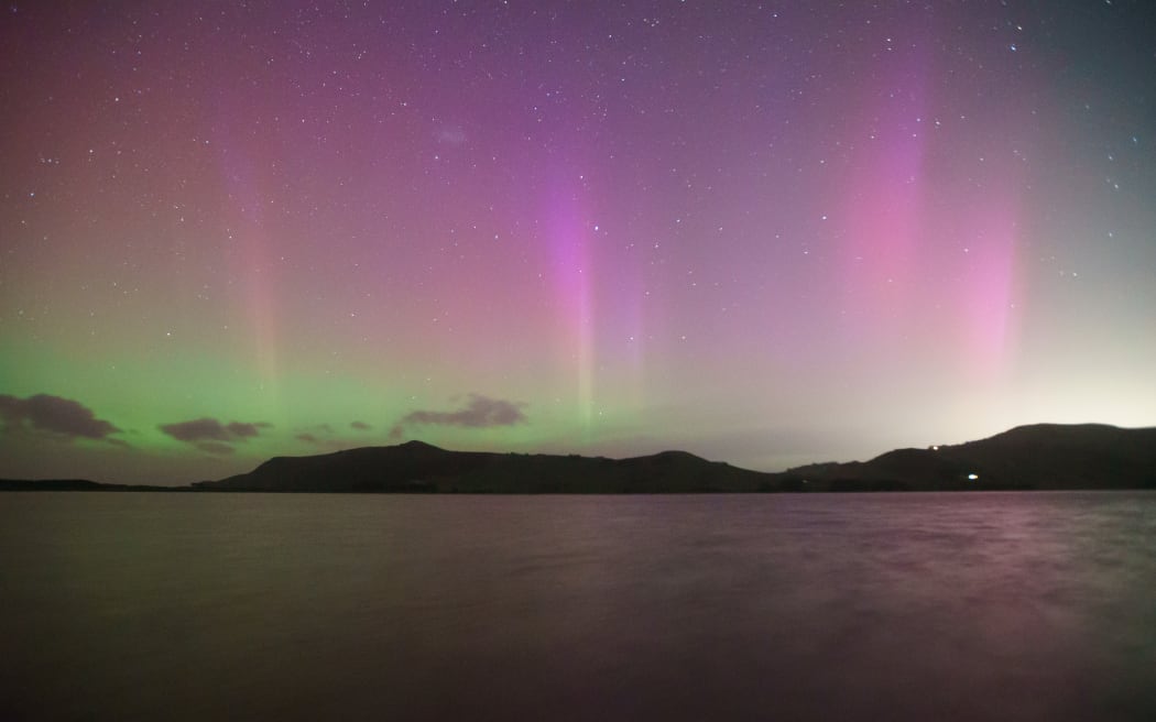 An Aurora Australis lit up New Zealand skies on Monday night, with a spectacular display of colours.
