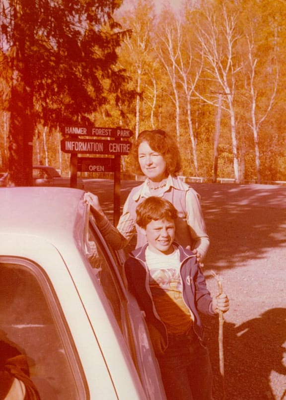 Guyon Espiner and his mother in 1980