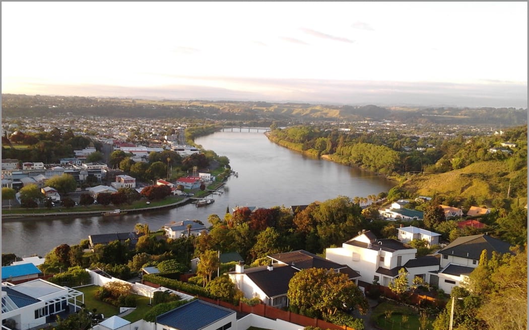 An image of the Whanganui river and city.